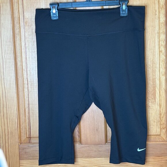 Nike One Women's Mid-Rise Dri-Fit Performance Capri Training Pants/Leggings NWT - Picture 2 of 16